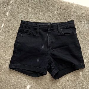 High Wasted Shorts